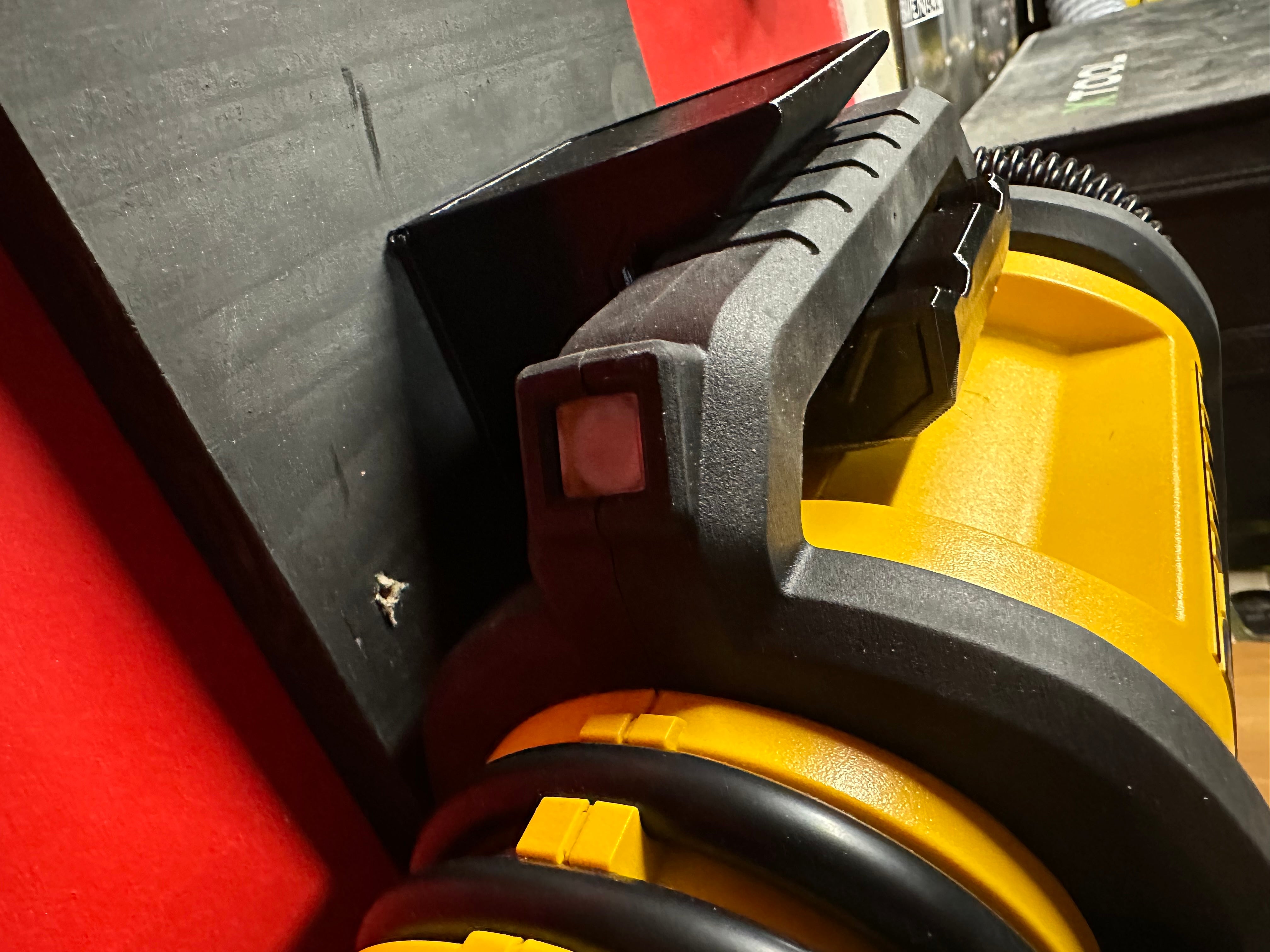 Dewalt Inflator wall mount