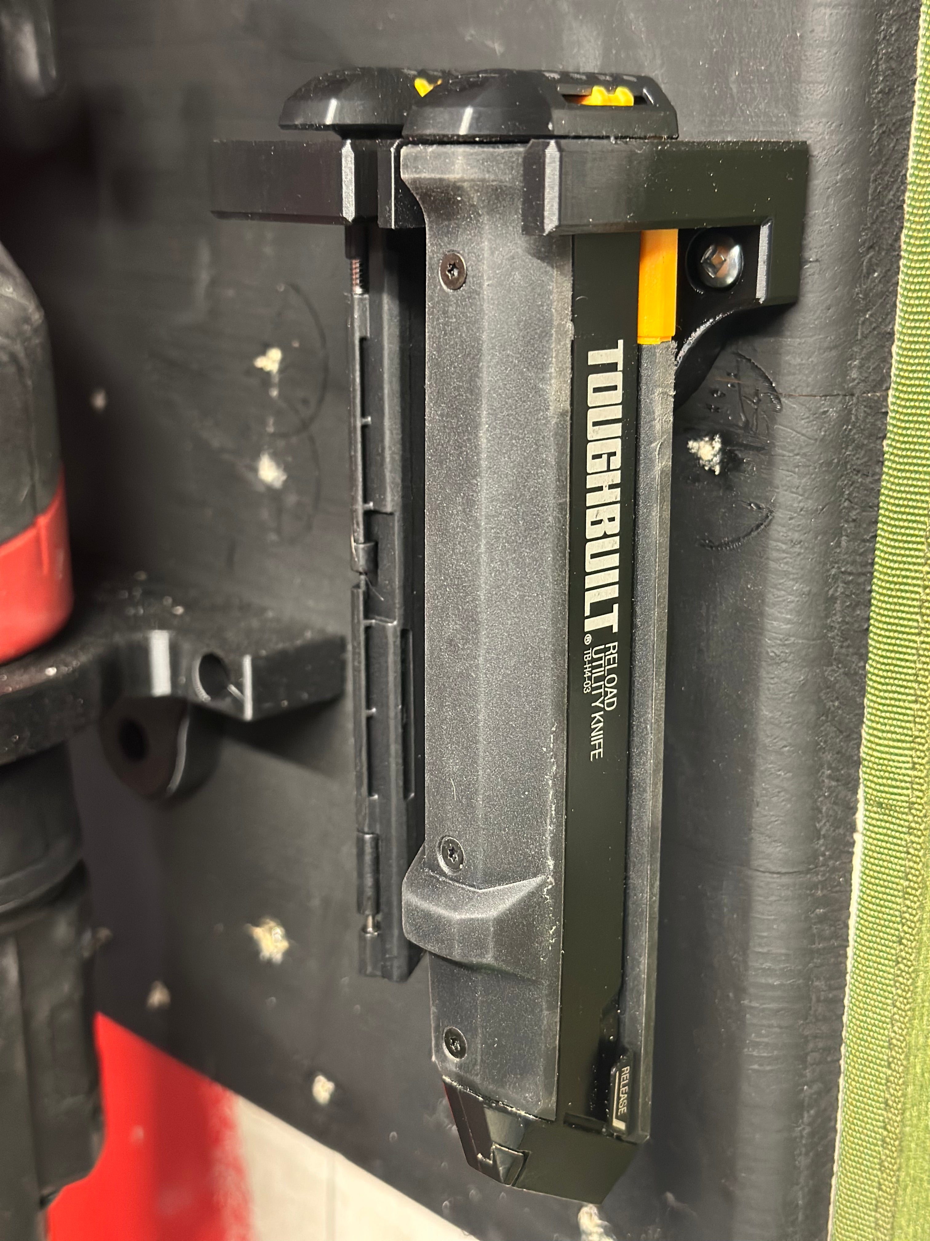 ToughBuilt StackTech Exacto blade mount