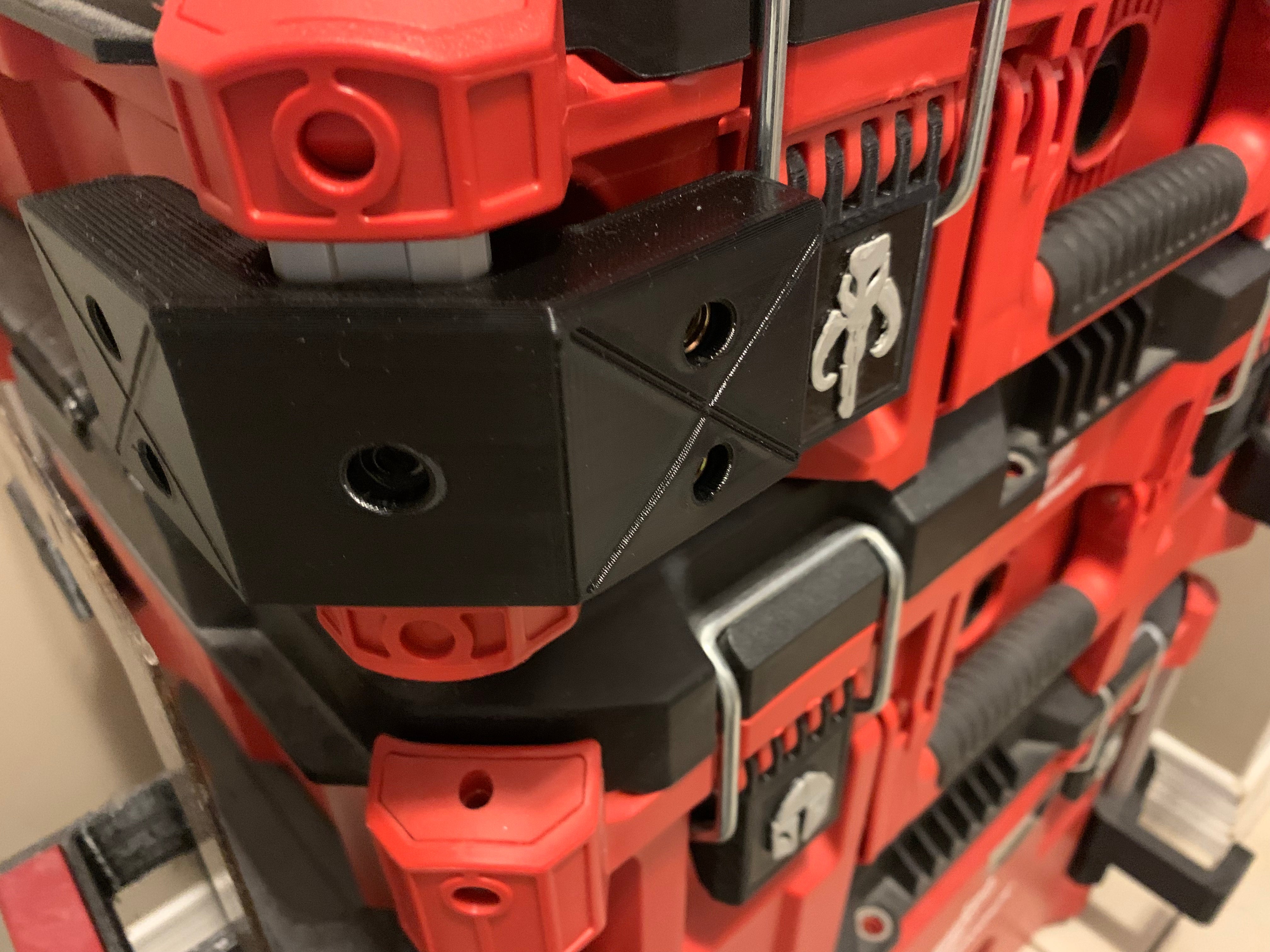 Packout outside corner adapter mount