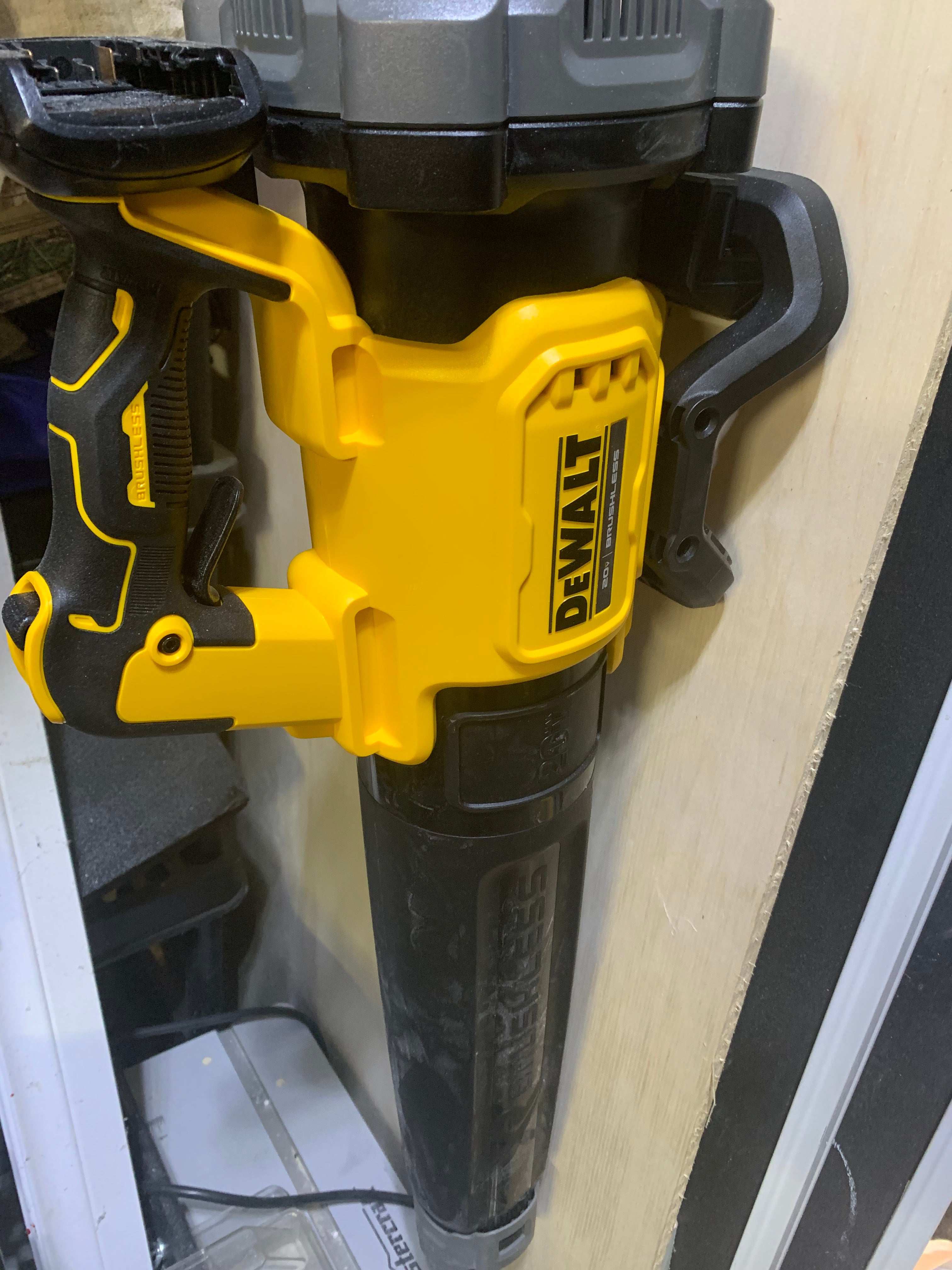 Dewalt leaf blower/ trimmer wall mount