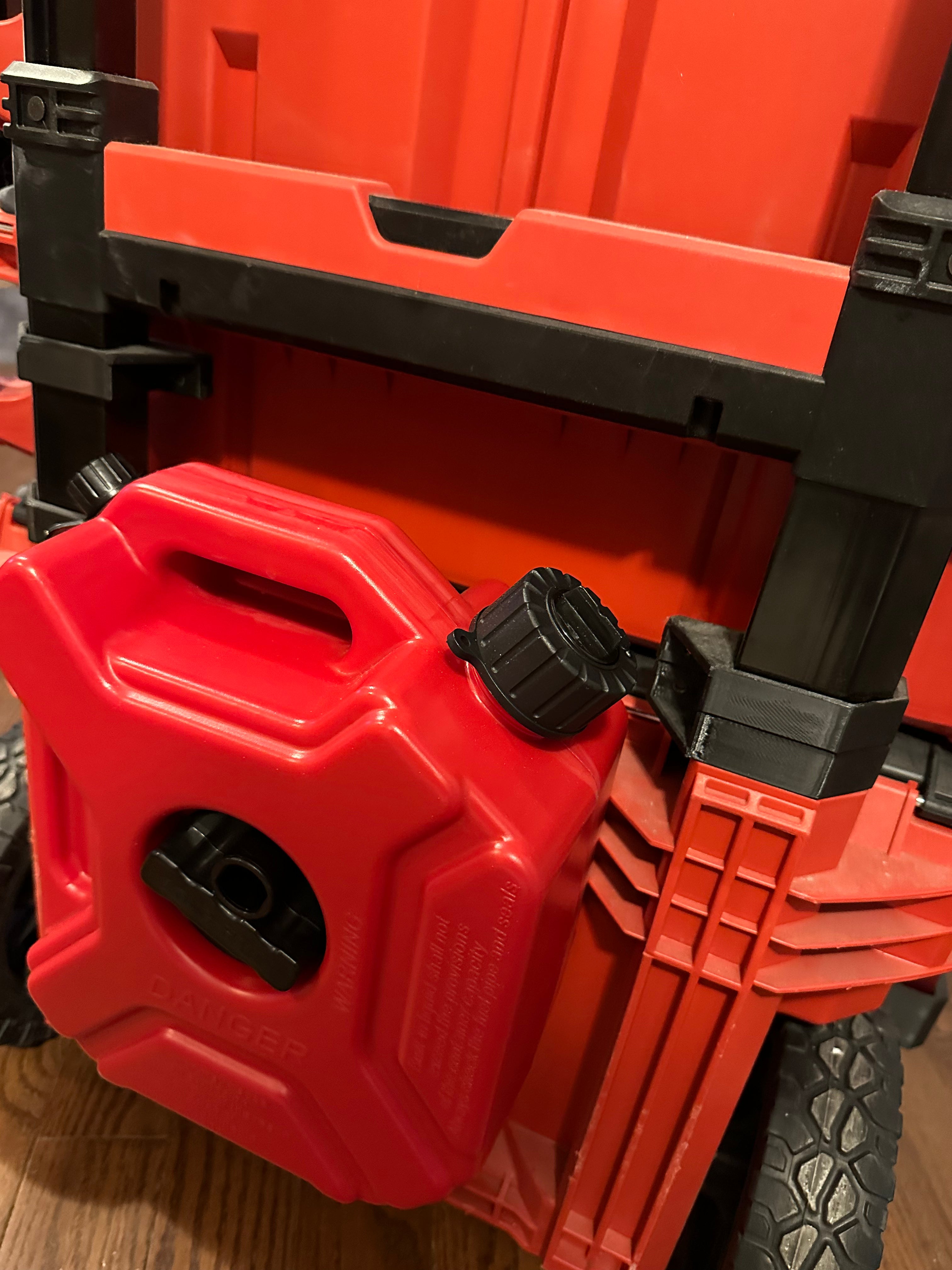 Milwaukee Packout Gas can adapter with 3L can