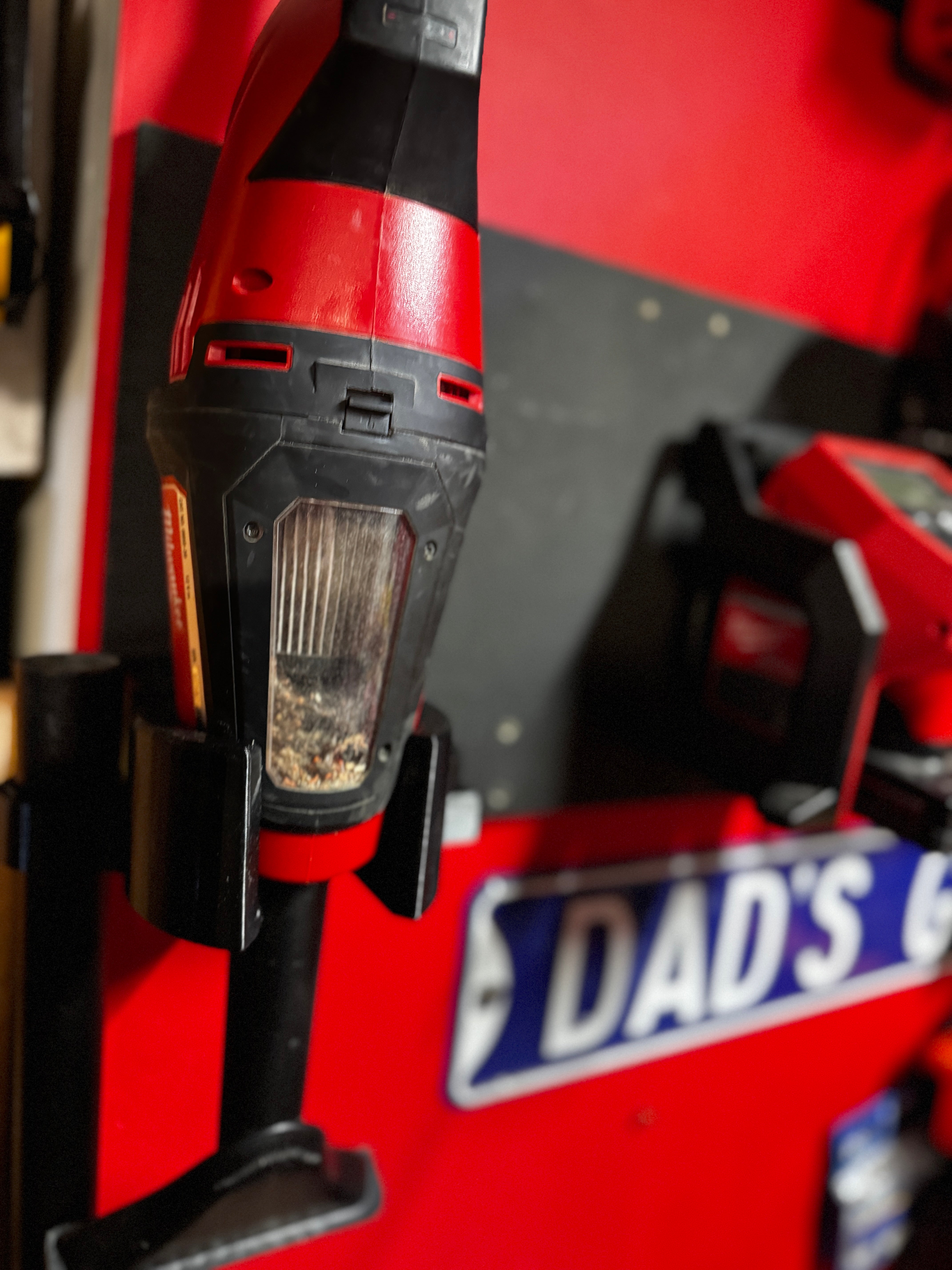 Milwaukee M12 vacuum wall mount