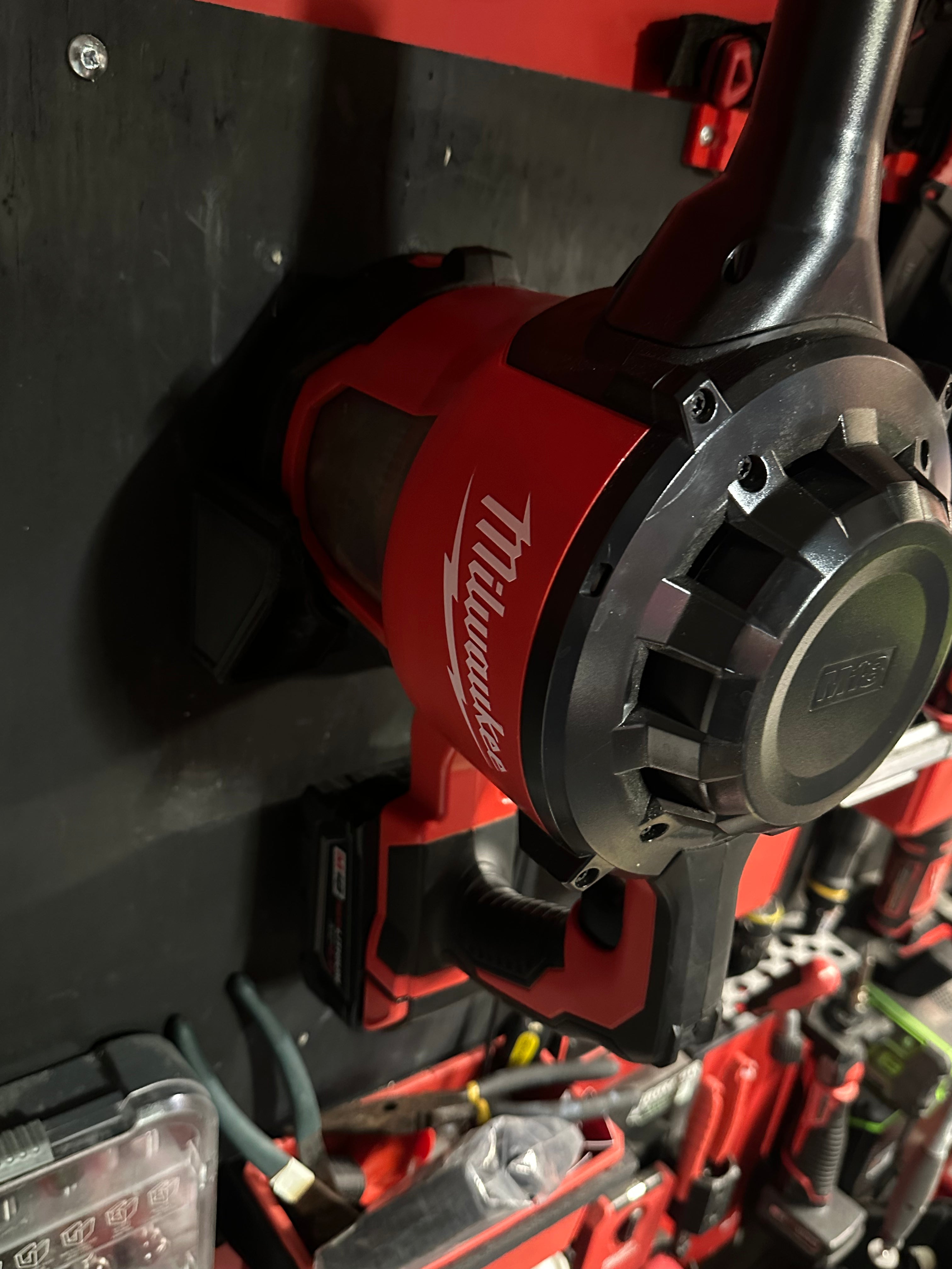 Milwaukee M18 Vacuum wall mount