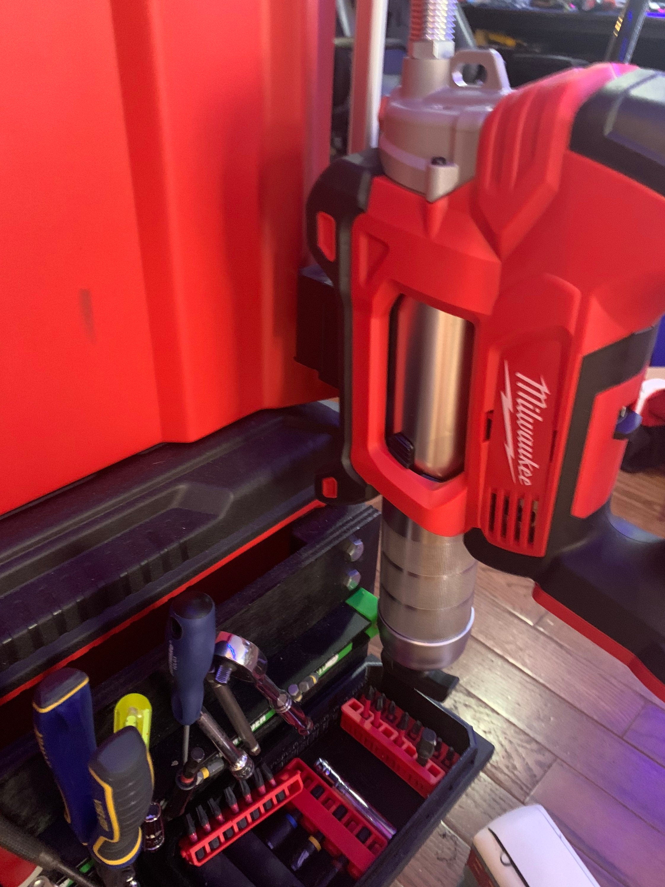 Milwaukee M18 Grease gun mount