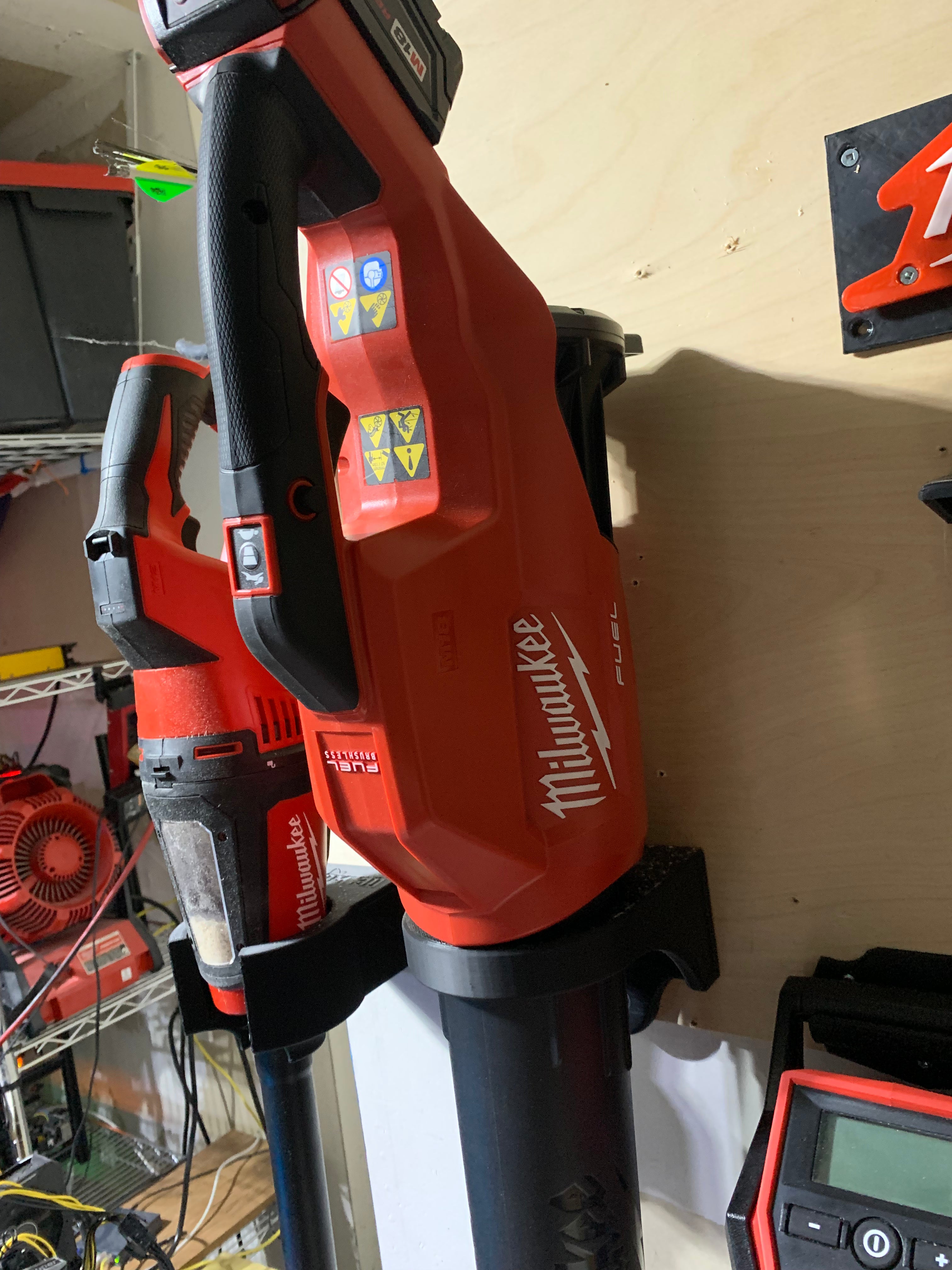 Milwaukee leaf blower wall mount