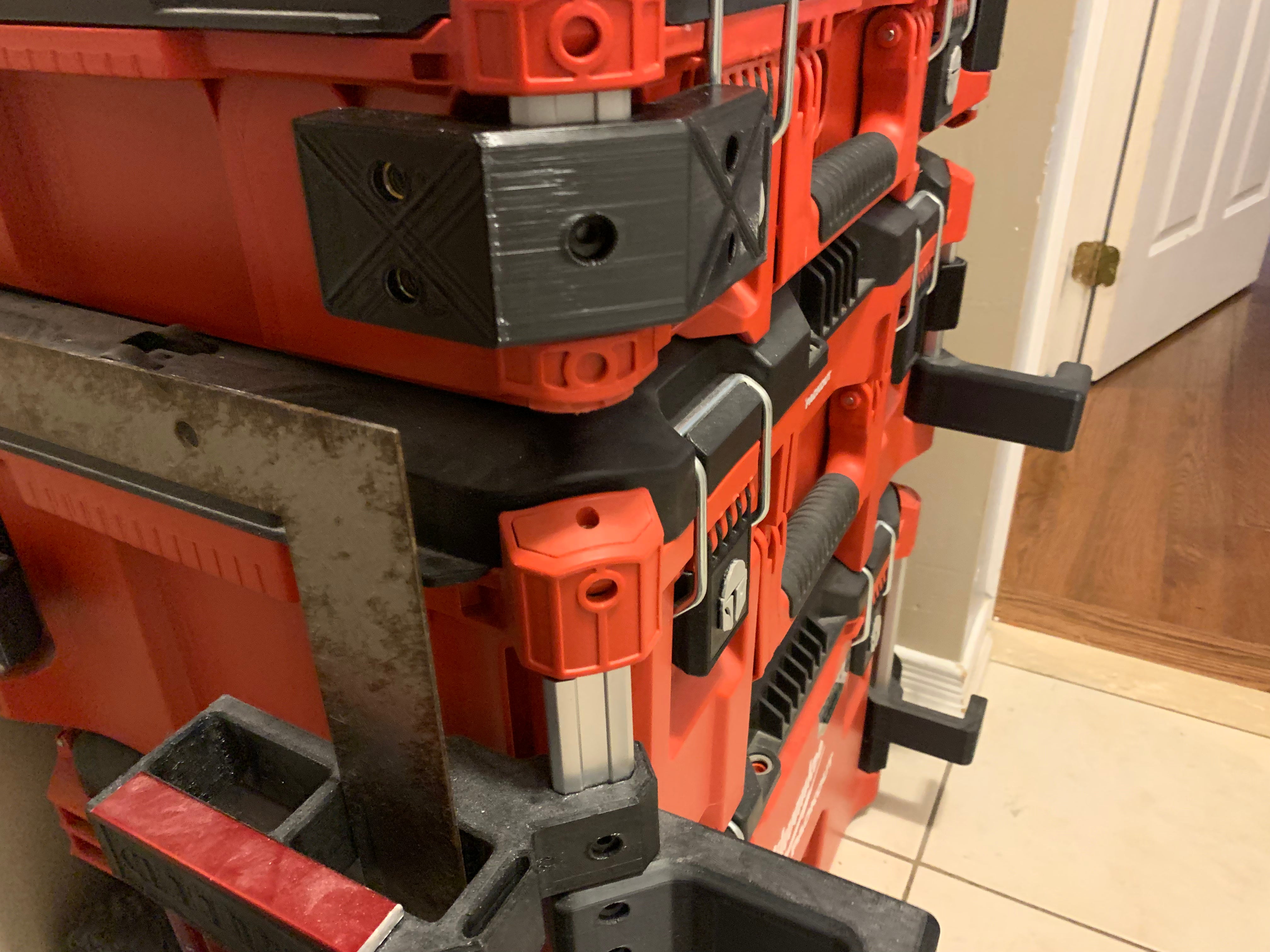 Packout outside corner adapter mount