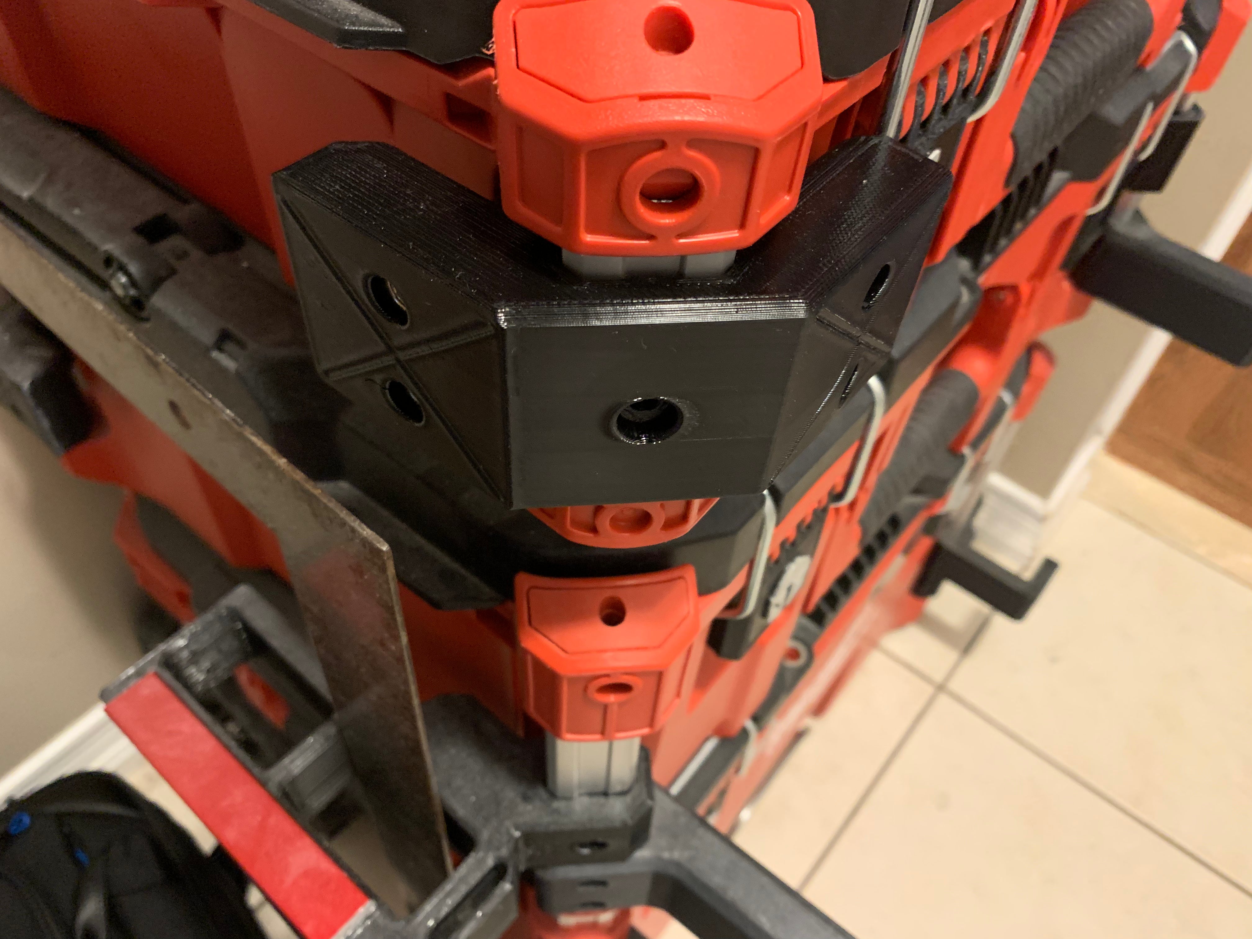 Packout outside corner adapter mount
